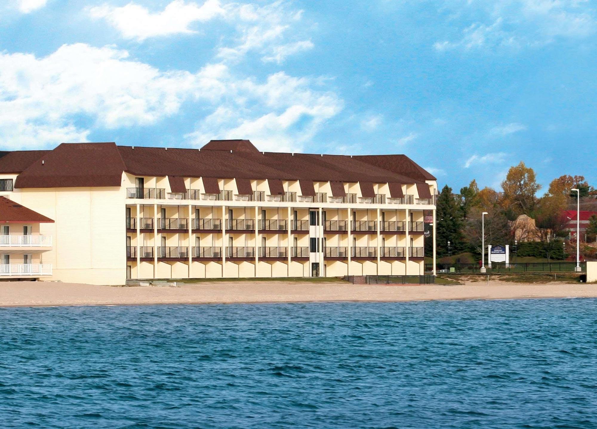 Best Western Plus Dockside Waterfront Inn Mackinaw City Extérieur photo