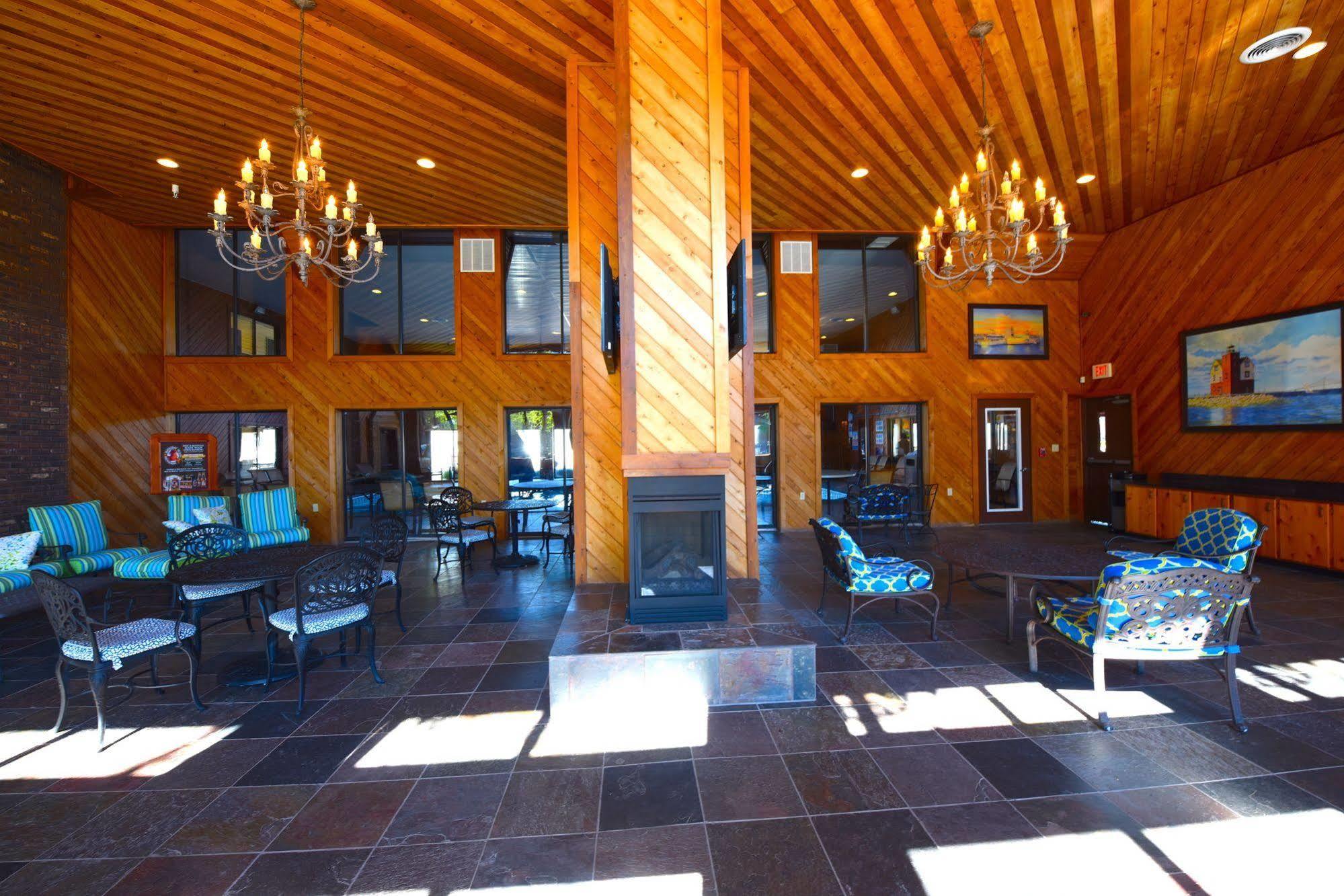 Best Western Plus Dockside Waterfront Inn Mackinaw City Extérieur photo
